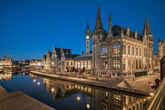 Canal View Hotels in Amsterdam for Romantic Stays