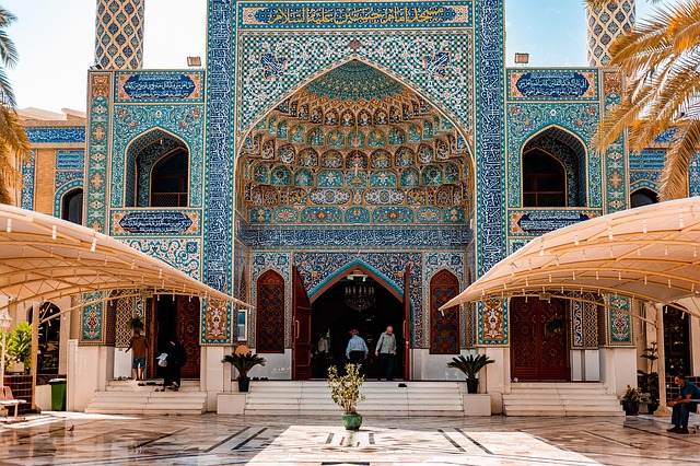 Dubai Hotels for Muslim Travelers Near Mosques and Halal Food