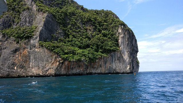 Phuket Hotels for Budget Travelers Near Beach